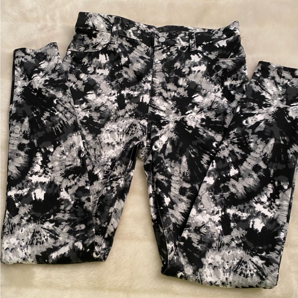 Black& White Printed Tights Size 4/6- Stylish and Comfortable - Picture 5 of 10